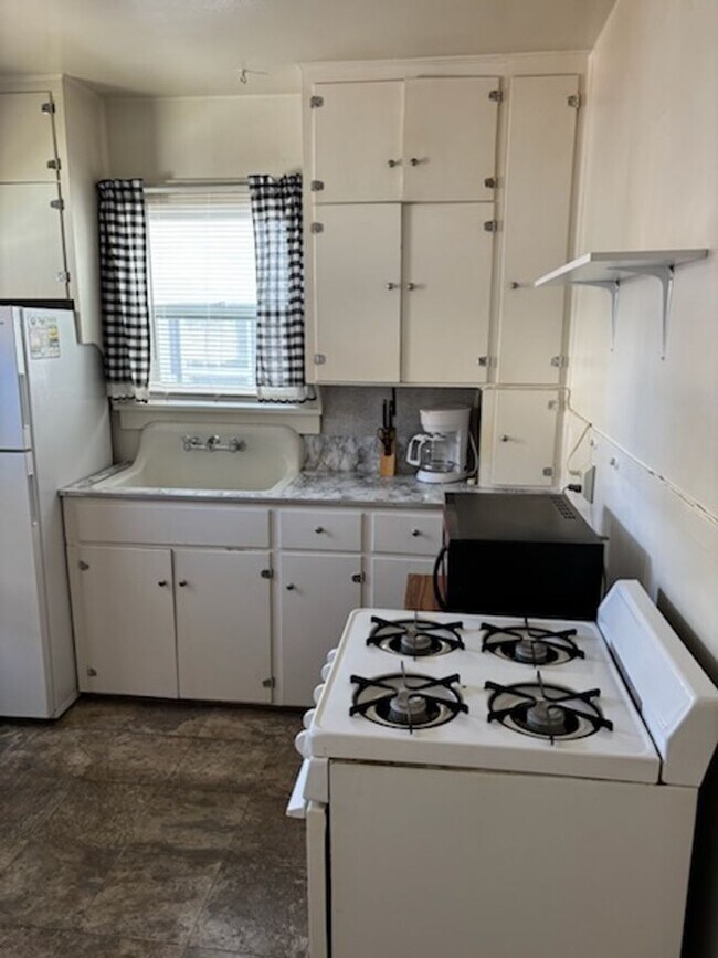 Building Photo - 307 9th St