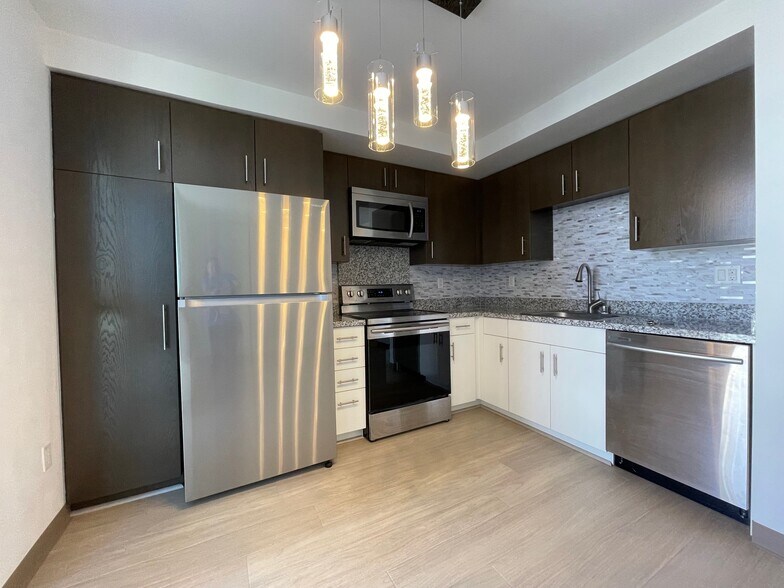 Building Photo - 988 Halekauwila St