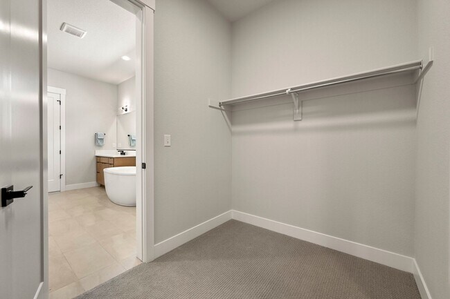 Building Photo - Stunning & Luxurious Brand-New Build in Ki...