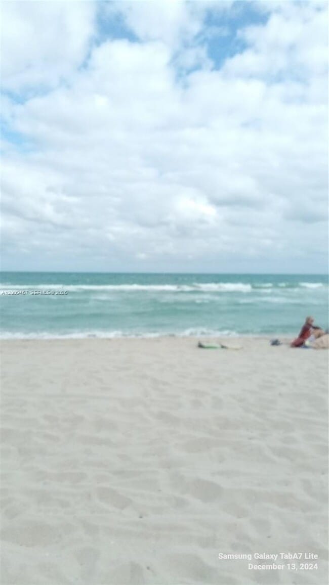 Building Photo - 9248 Collins Ave