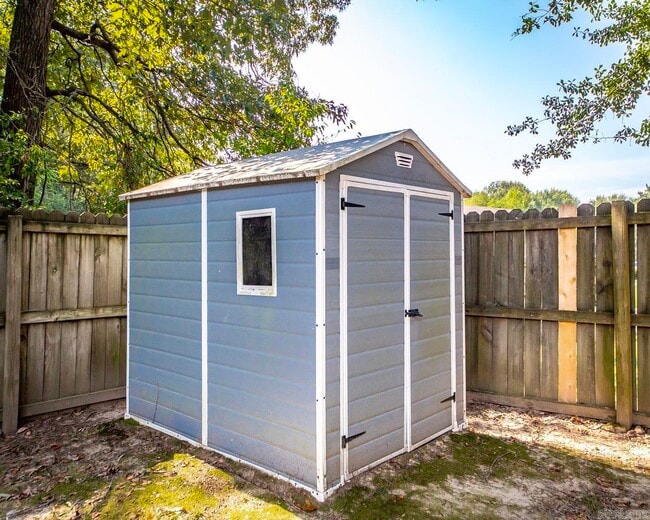 Building Photo - 31 Newcastle Dr