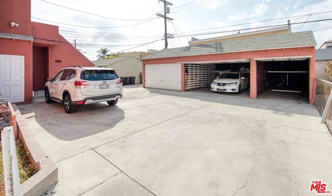 Building Photo - 413 1/2 N Gardner St