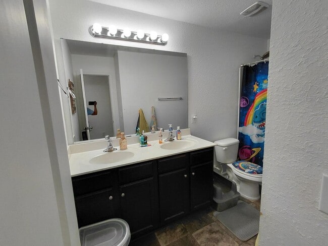 Building Photo - 836 Chariot Way