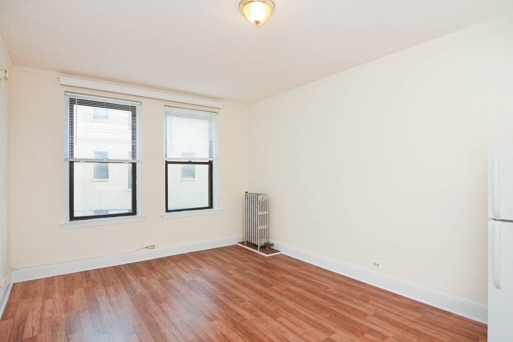 Building Photo - 3335 W Diversey Ave