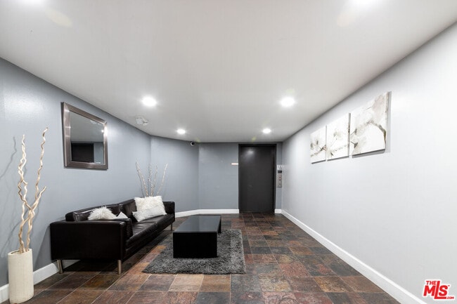 Building Photo - 1633 S Bentley Ave