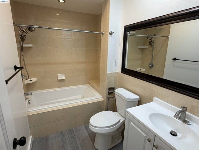 Building Photo - 175 W Moltke St