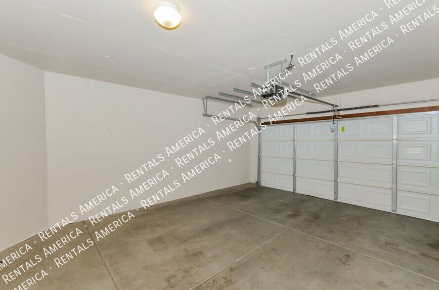 Building Photo - 10464 E Port Townsend St