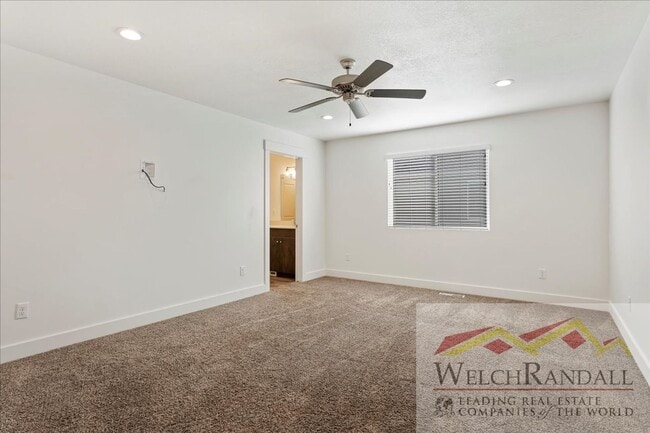 Building Photo - Live in Style – 3 Bed, 2.5 Bath Townhome i...