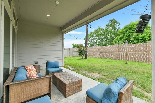 Building Photo - 19827 Bronze Spur Ct