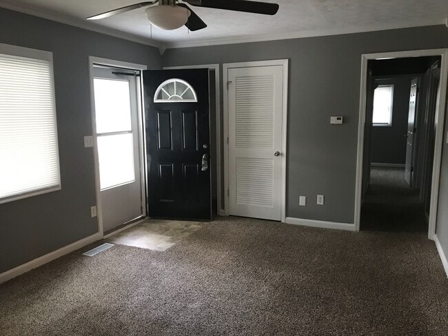 Building Photo - Eagledale - 3 BR home