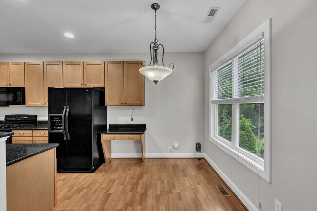 Building Photo - 3 Bedroom Home in Austin Creek! 2 Car Gara...
