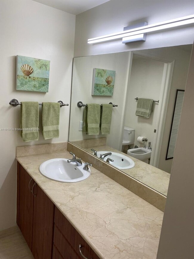 Building Photo - 2425 SW 27th Ave