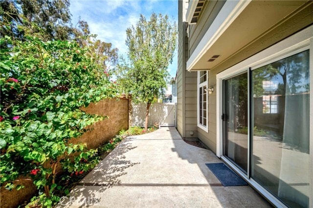 Building Photo - 2182 Avocado Dr