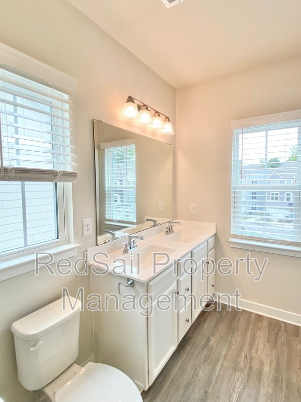 Building Photo - 1744 Defiance Dr