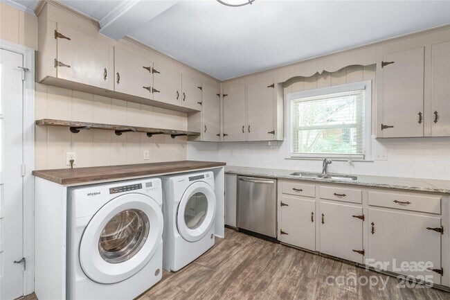 Building Photo - 2200 Collingdale Pl