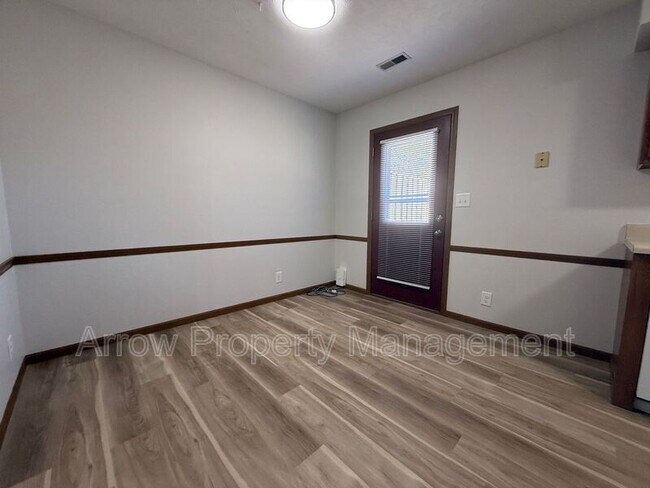 Building Photo - 535 Oak St