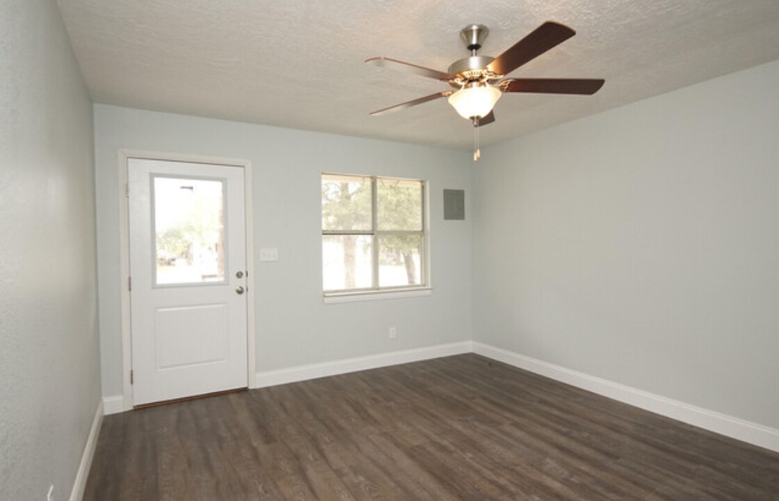 Building Photo - 114 Montrose Dr