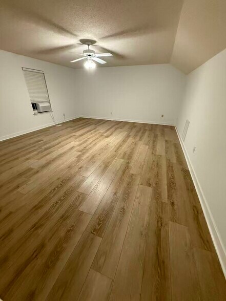 Building Photo - 1922 9th Street Dr SE