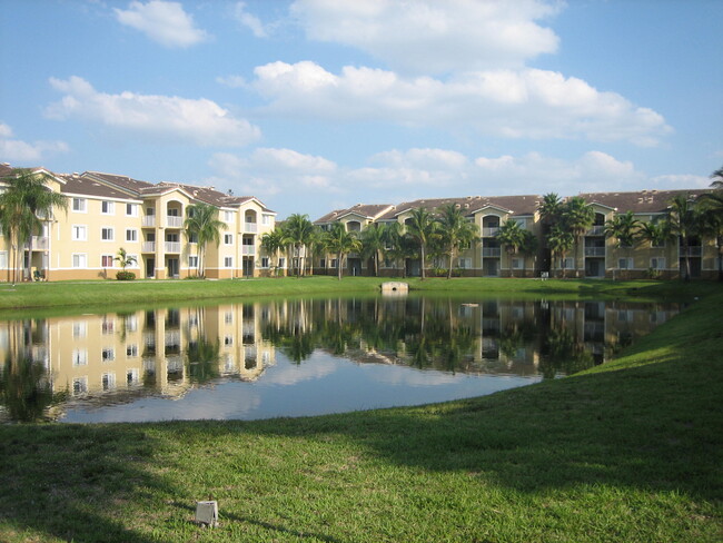 Building Photo - 2640 S University Dr