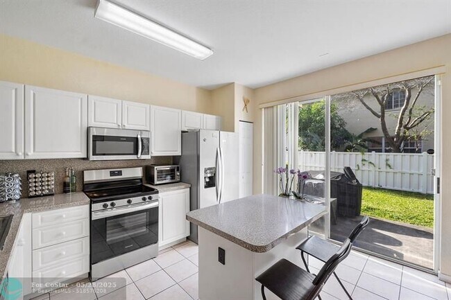 Building Photo - 9090 NW 40th Pl