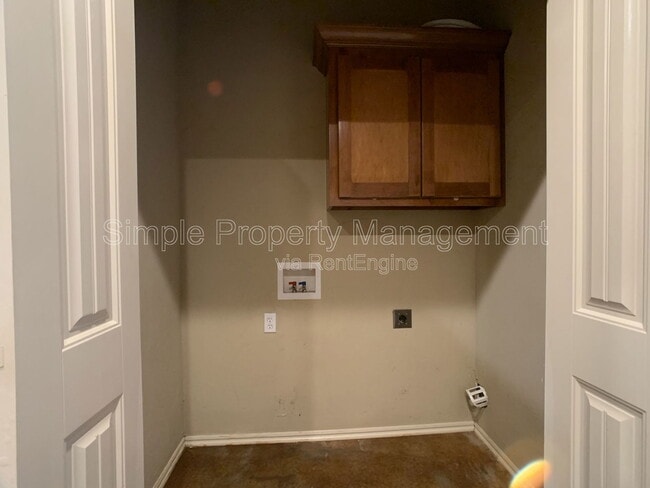 Building Photo - 14870 Gilbert St