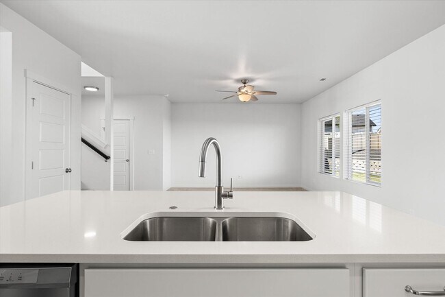 Building Photo - Eagle, ID – Spacious 3 Bedroom + Bonus Room
