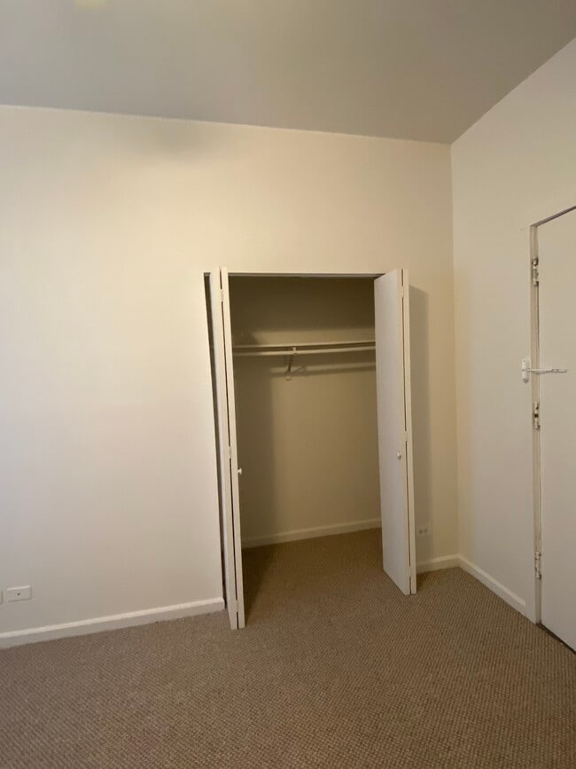 Building Photo - 3955 W Irving Park Rd