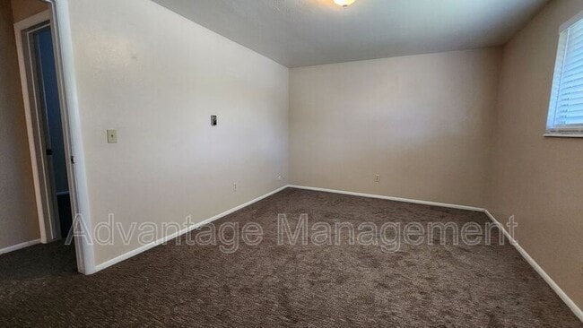 Building Photo - 842 50 E