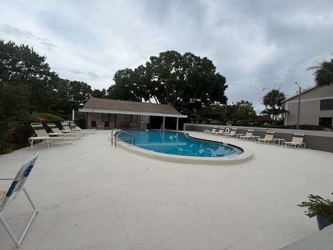 Building Photo - Perfect Condo in Dunedin