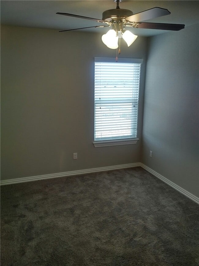 Building Photo - 2725 W Kilimanjaro Way