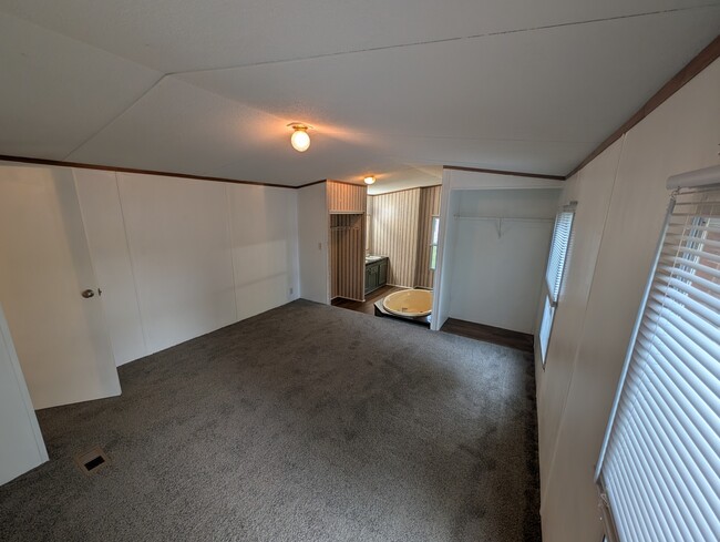 Building Photo - 51 Ransdell Ln