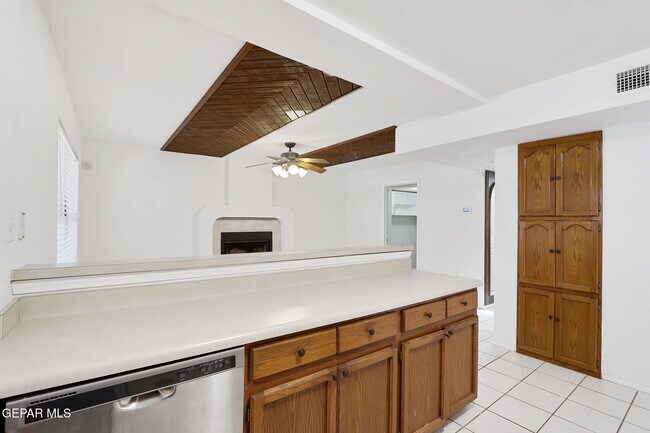 Building Photo - 10925 Loma Alta Pl