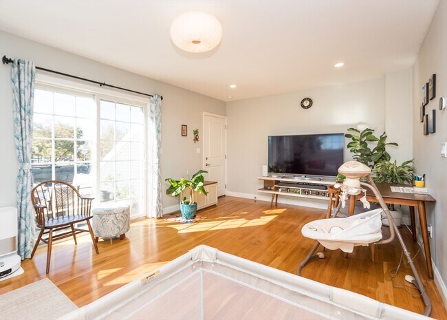 Building Photo - 199 Broadway