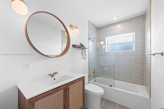 Building Photo - 9411 Jamaica Dr