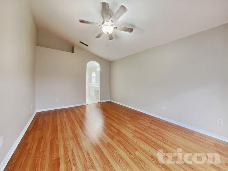 Building Photo - 143 Wornall Dr