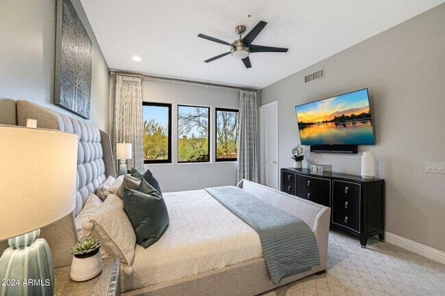 Building Photo - Beautiful custom home with backyard Oasis!