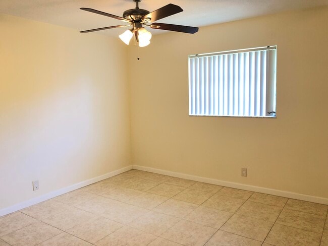 Building Photo - 5811 NE 14th Rd