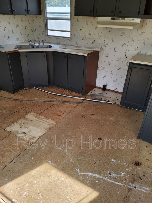 Building Photo - 123 Fred Dr