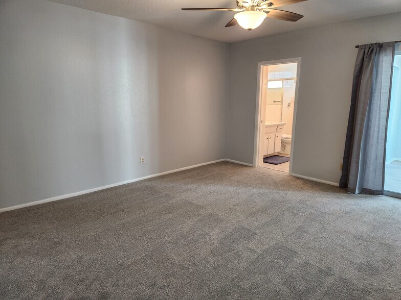 Master bedroom - 2380 World Parkway Blvd