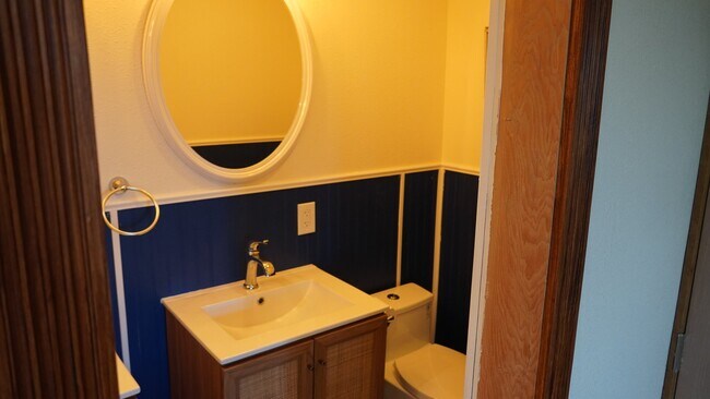 Building Photo - 1715 Alta View Dr S