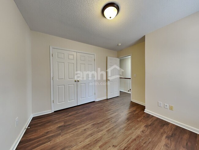 Building Photo - 2911 Firethorn Dr