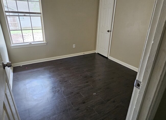 Building Photo - 3303 Roaming Woods Ln