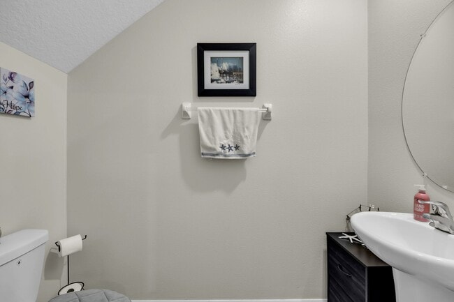 Building Photo - 736 Royal Empress Dr