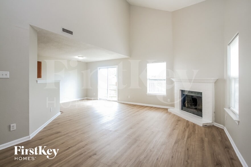 Building Photo - 1229 Kenwood Dr