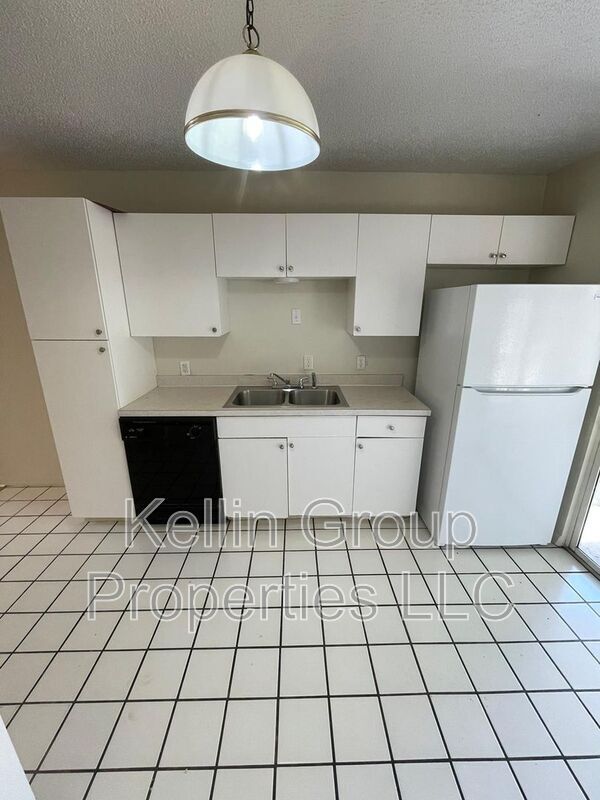 Building Photo - 161 Rebecca Dr NE