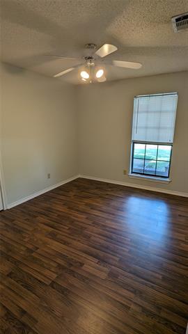 Building Photo - 2706 Parkview Dr