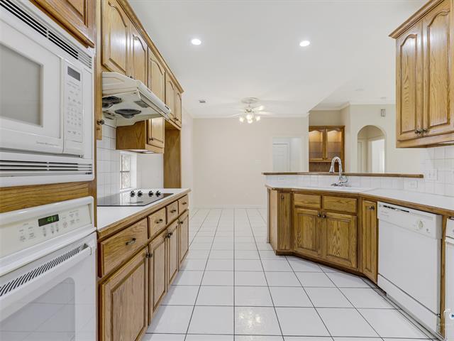 Building Photo - 609 Sunningdale