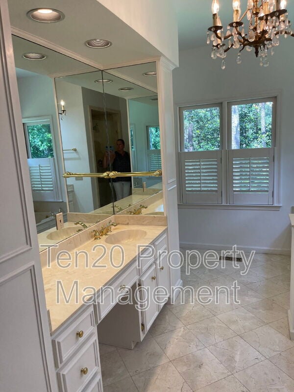 Building Photo - 1544 Glencoe Dr