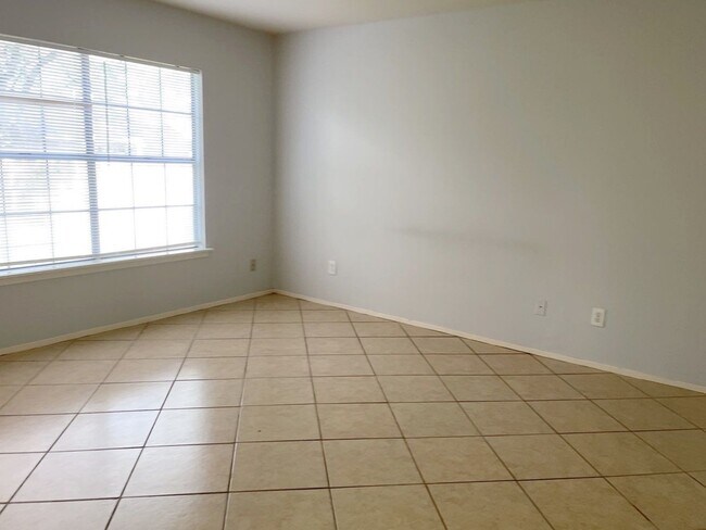 Building Photo - 3127 Glen Spring Dr