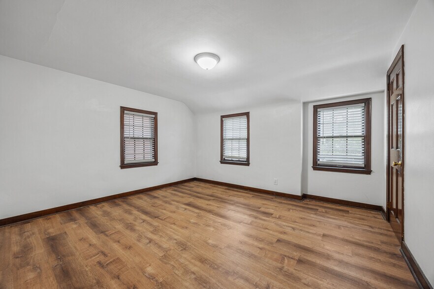 Building Photo - 28 Hillman St